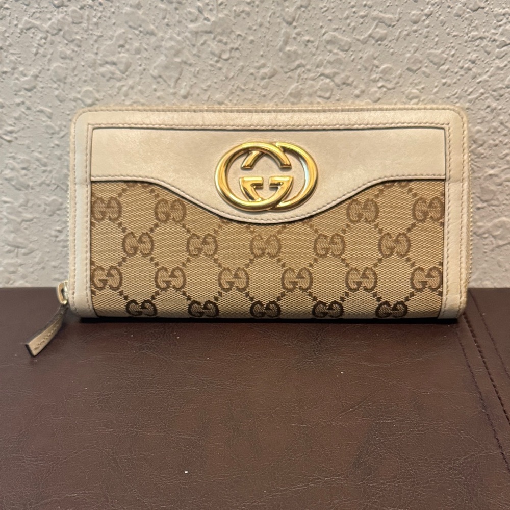 Gucci Tan and Cream Women's Zip Around Wallet